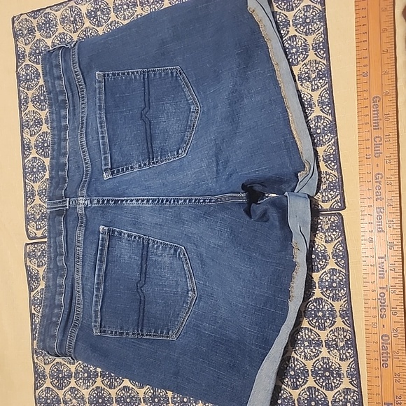 ⭐️3/$20⭐️Arizona shorts - Picture 2 of 5